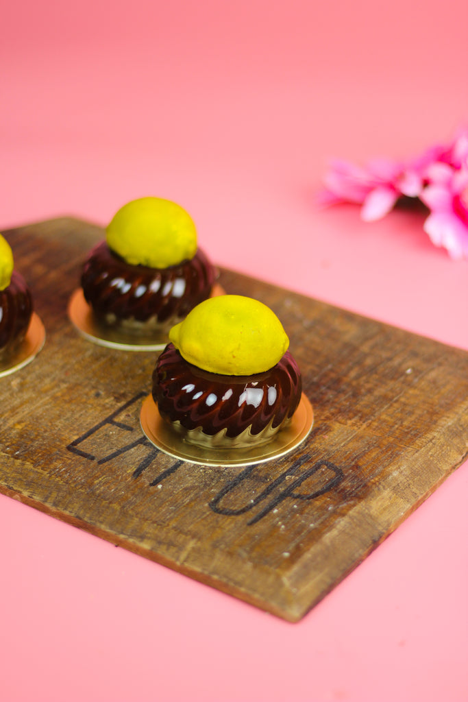 Chocolate Esrogim - 9 desserts